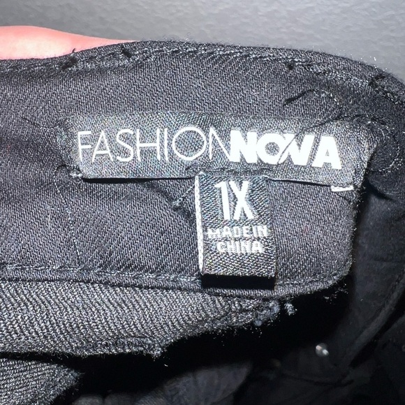 Fashion Nova Black Overalls Size 1X - Picture 8 of 9